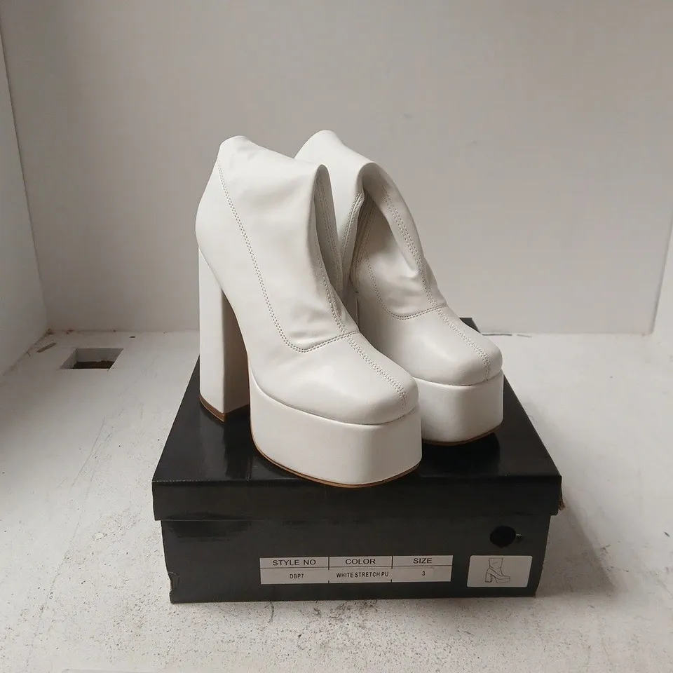 WHITE STRETCH PU PLATFORM BOOTS – STYLE DBP7, SIZE 3