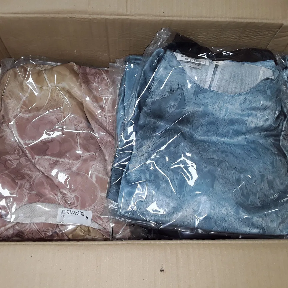 LOT OF APPROXIMATELY 25 ASSORTED BAGGED CLOTHING ITEMS 