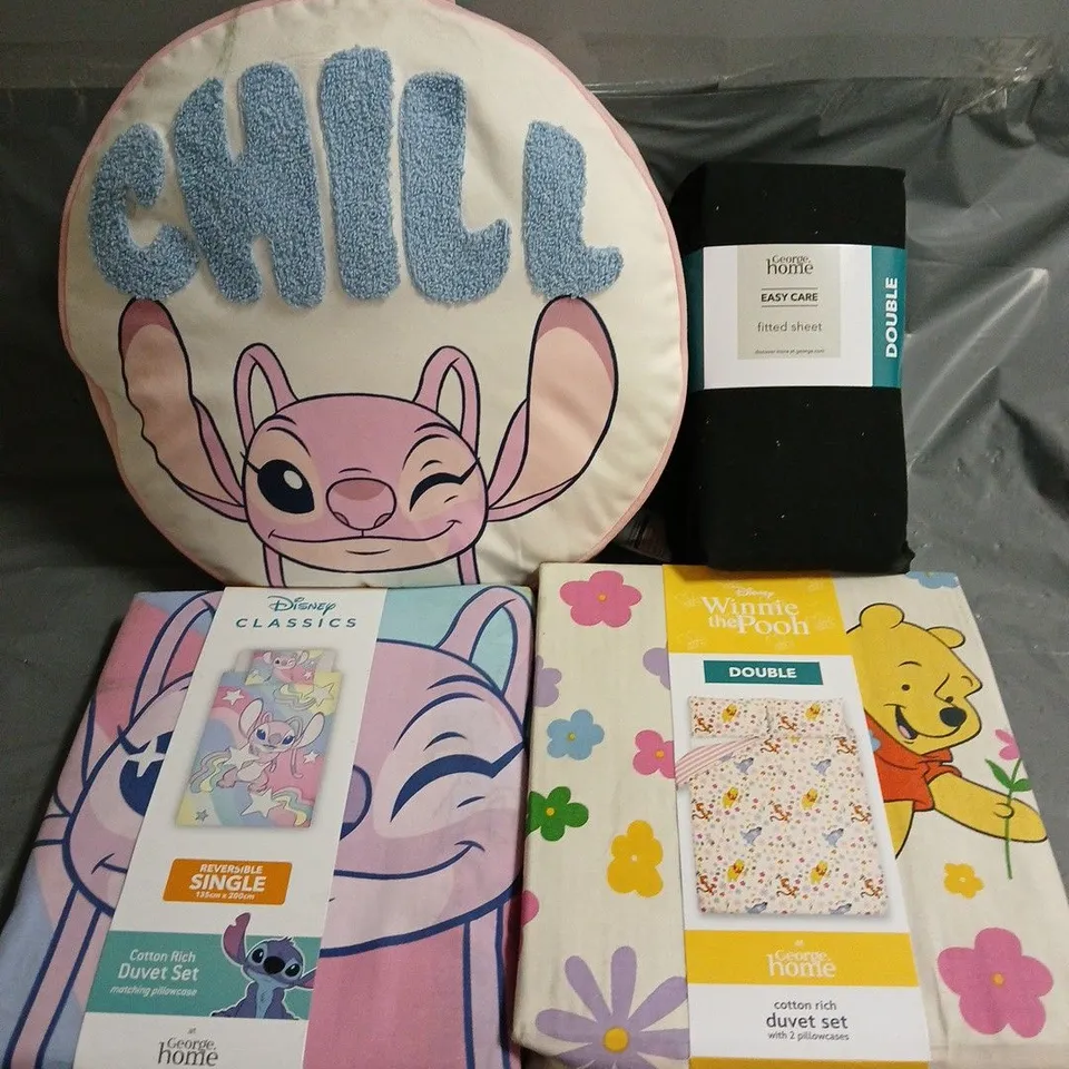 BOX OF APPROXIMATELY 10 ASSORTED BEDDING & SOFT FABRICS ITEMS TO INCLUDE - DUVET SETS - FITTED SHEETS - ETC
