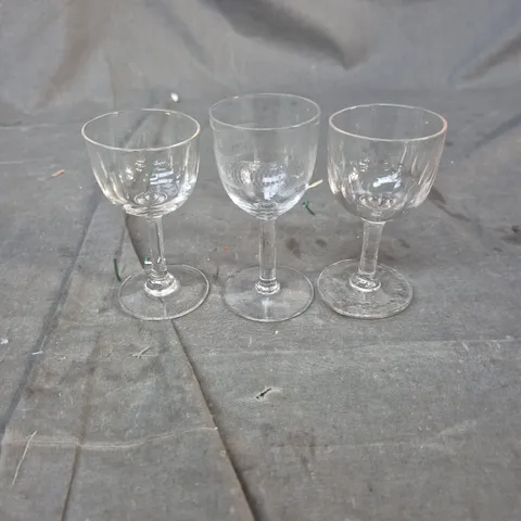 APPROXIMATELY 25 ITEMS OF ASSORTED GLASSWARE