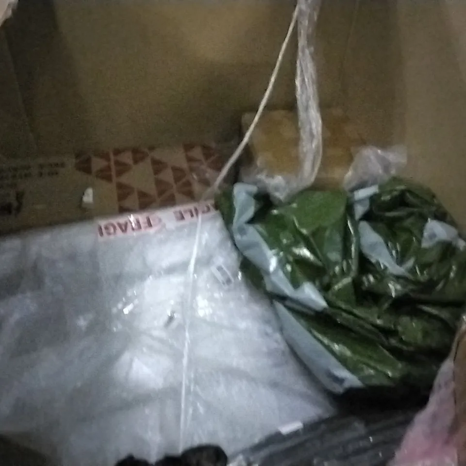 PALLET OF ASSORTED PRODUCTS INCLUDING MASS DYNAMIC TOILET SEAT, AIR COOLER, NONSTICK WOK PAN, MECURATE SPIRIT LEVEL 600MM, OLARHIKE QUEEN AIR MATTRESS, WOLFWISE BENCH TENT