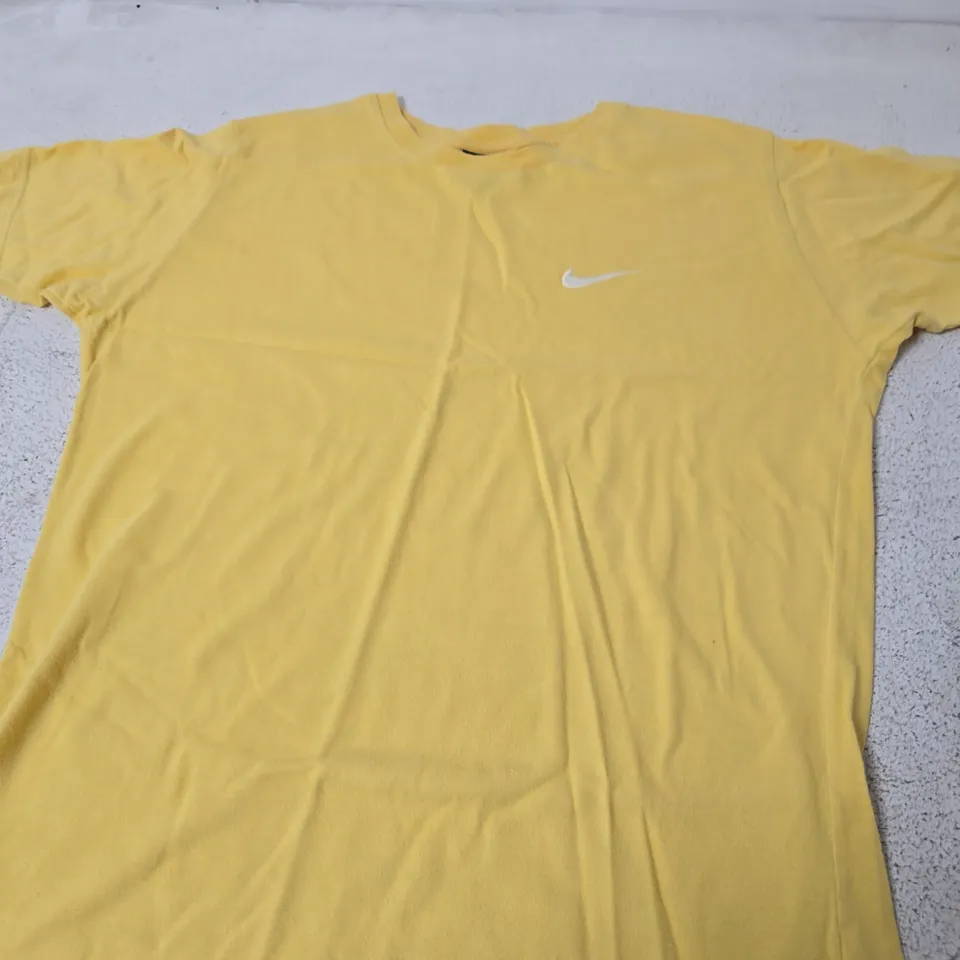 NIKE LOGO CASUAL TEE - SIZE UNSPECIFIED