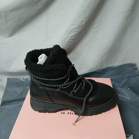 MODA IN PELLE ZERMATT BLACK BOOTS SIZE 39 BOXED