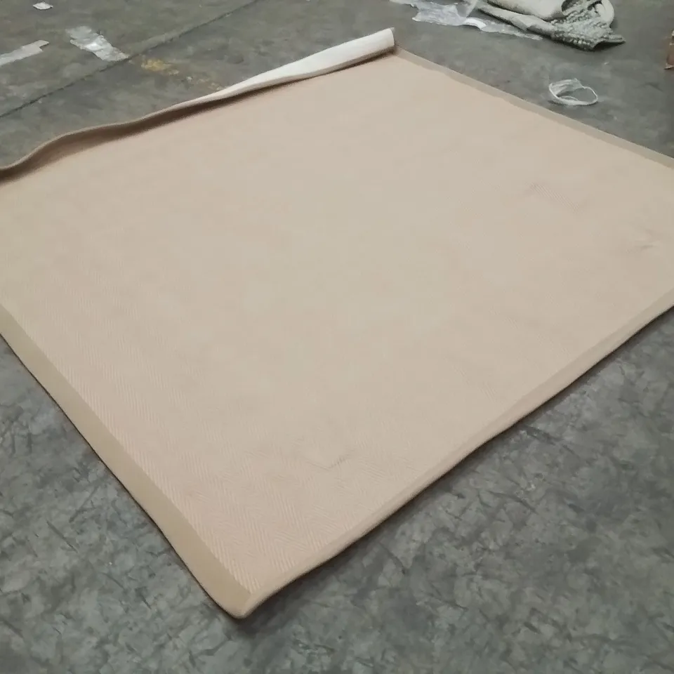 QUALITY DESIGNER AREA RUG - APPROXIMATELY 200X200CM