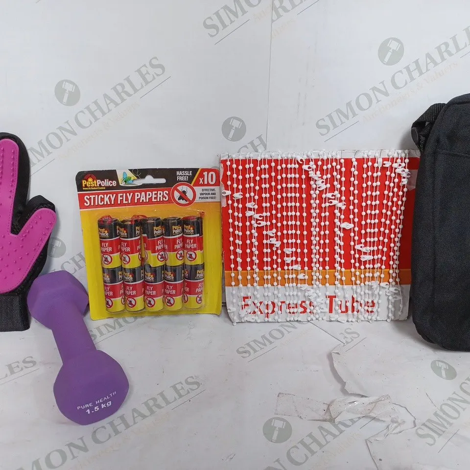 BOX OF APPROX 12 ASSORTED ITEMS TO INCLUDE - PEST POLICE STICKY FLY PAPERS - 1.5KG WEIGHT - TOLDI PETS PETTING GLOVE ECT - COLLECTION ONLY