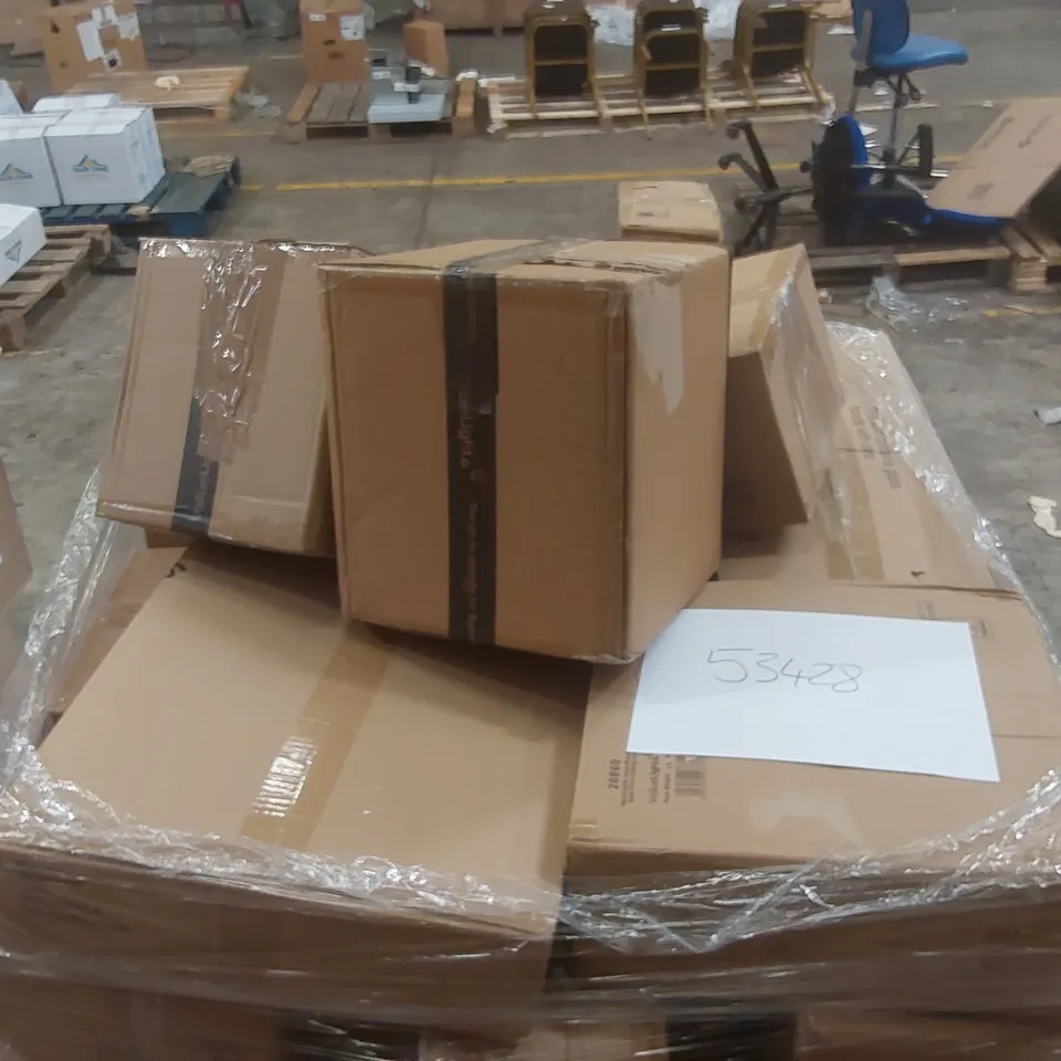 PALLET CONTAINING A VERY LARGE QUANTITY OF ASSORTED LIGHTING ITEMS