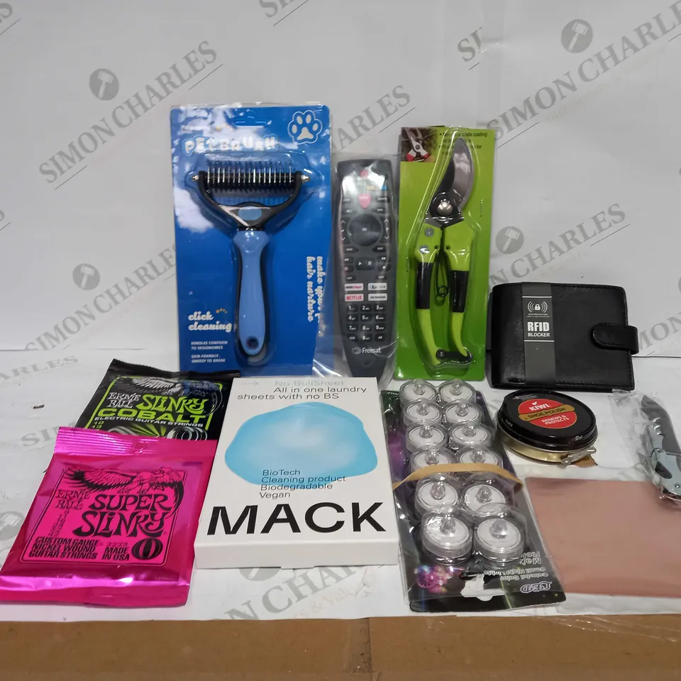 LOT TO CONTAIN APPROX 35 X ASSORTED HOUSEHOLD PRODUCTS, INCLUDES GARDEN TOOLS, LED LIGHTS, PET PRODUCTS, WALLET ETC 