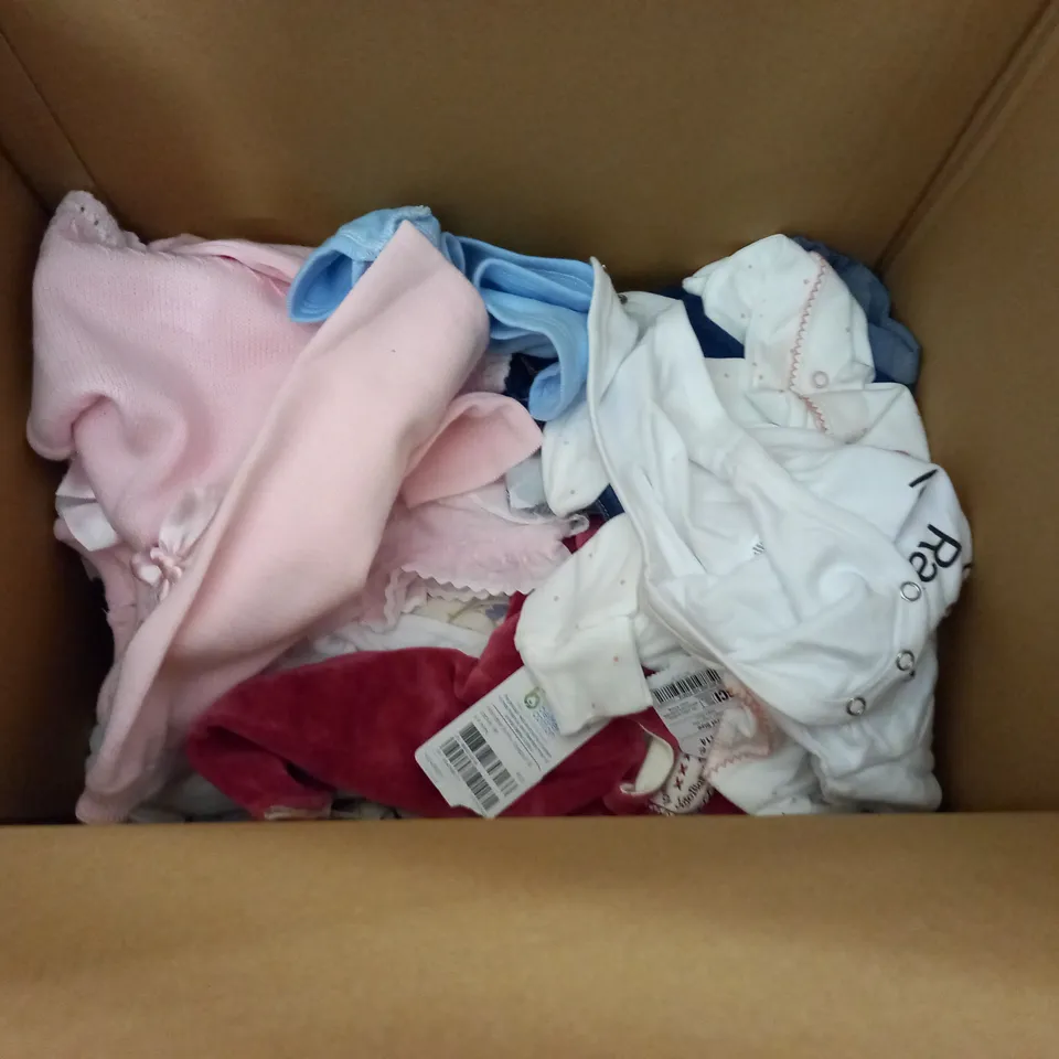 LOT OF ASSORTED YOUNG KIDS CLOTHING ITEMS 