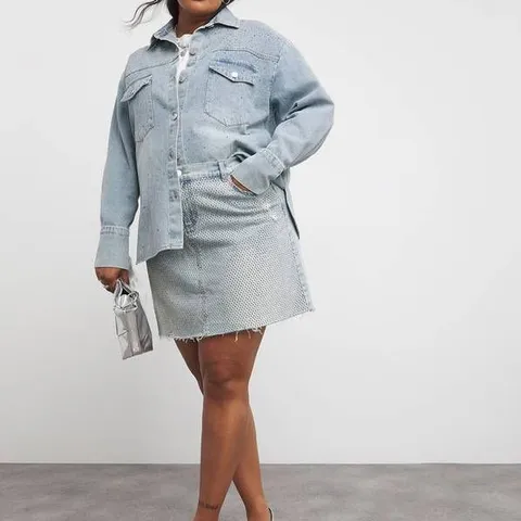 BOX CONTAINING APPROXIMATELY 14 BRAND NEW SIMPLY BE LIGHT WASH EMBELLISHED DENIM MINI SKIRT - SIZE 16