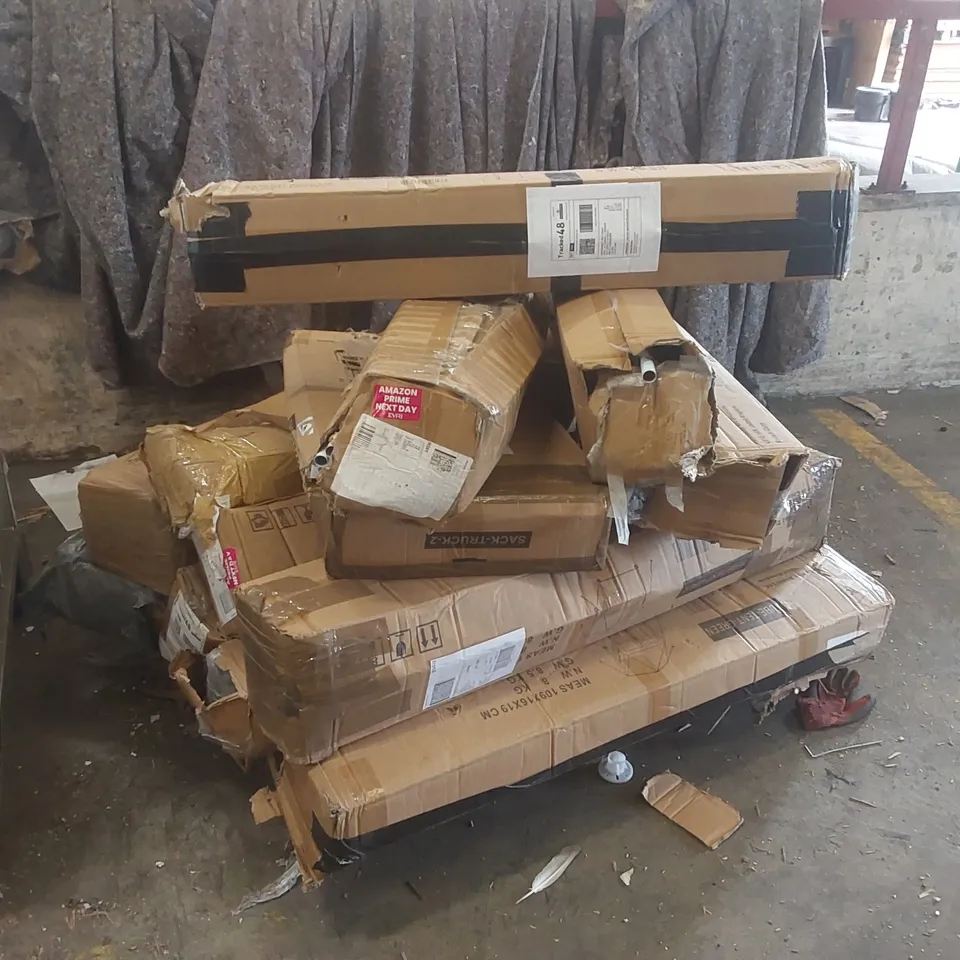 PALLET CONTAINING ASSORTED NEO ITEMS INCLUDING: TUBE TENTS, SACK TRUCK ECT