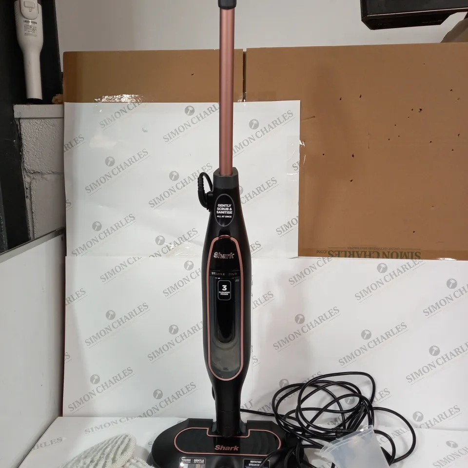 SHARK STEAM SCRUBBER WITH STEAM BLAST S7201