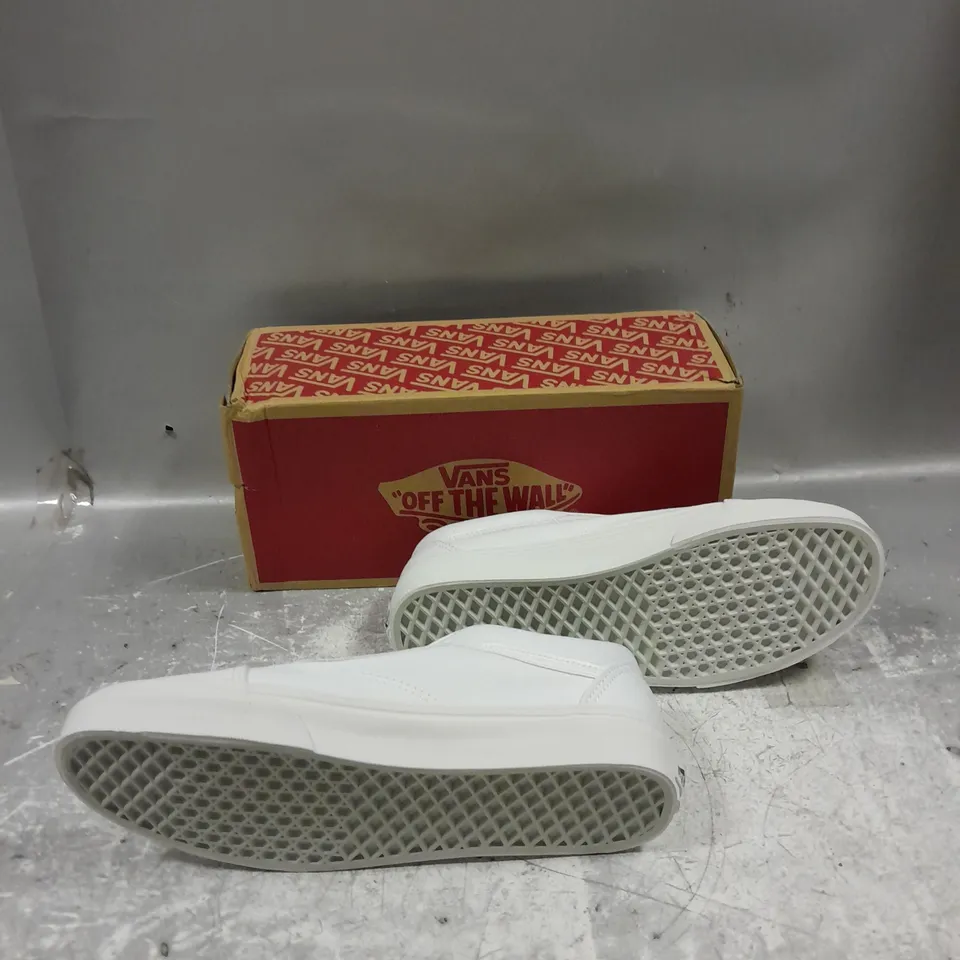 BOXED PAIR OF VANS OLD SKOOL ALL WHITE UK 9