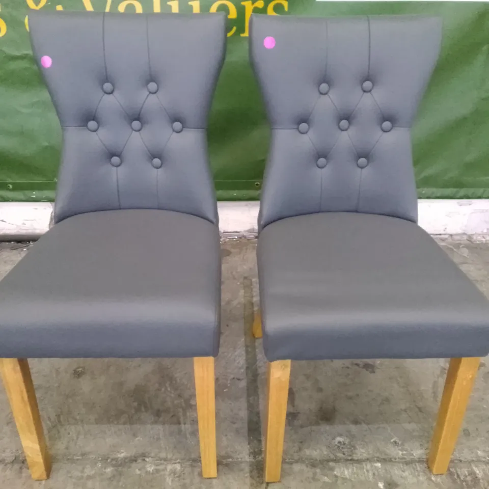 SET OF 2 NEW BEWLEY GREY LEATHER BUTTON BACK DINING CHAIR (OAK LEG)