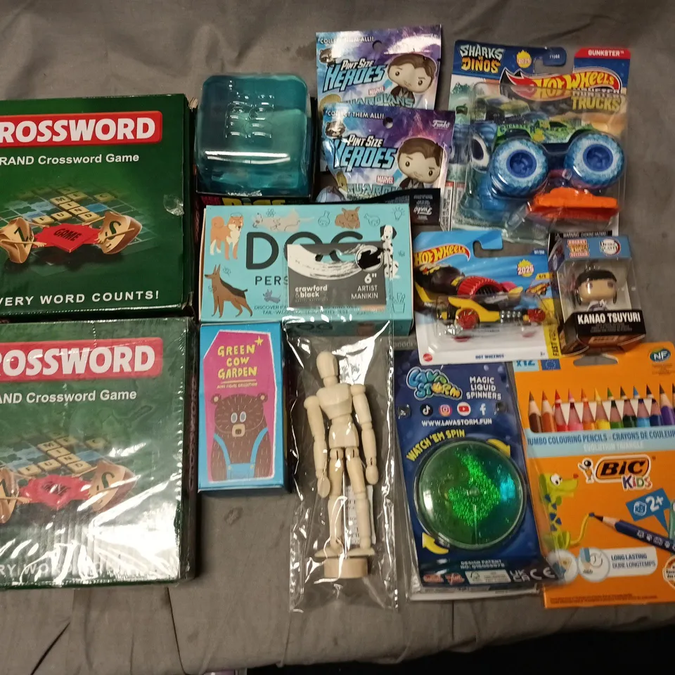 LOT OF CHILDREN'S TOYS & CRAFT ITEMS, INCL CROSSWORD WORD GAMES, COLOURING PENCILS AND TOY CARS