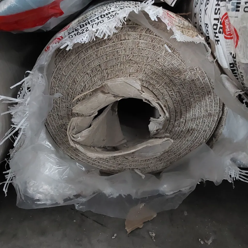ROLL OF QUALITY CARPET // SIZE UNSPECIFIED 