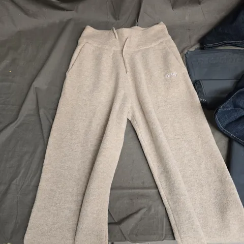 BLAKELY BEIGE LOUNGE PANTS – SIZE M