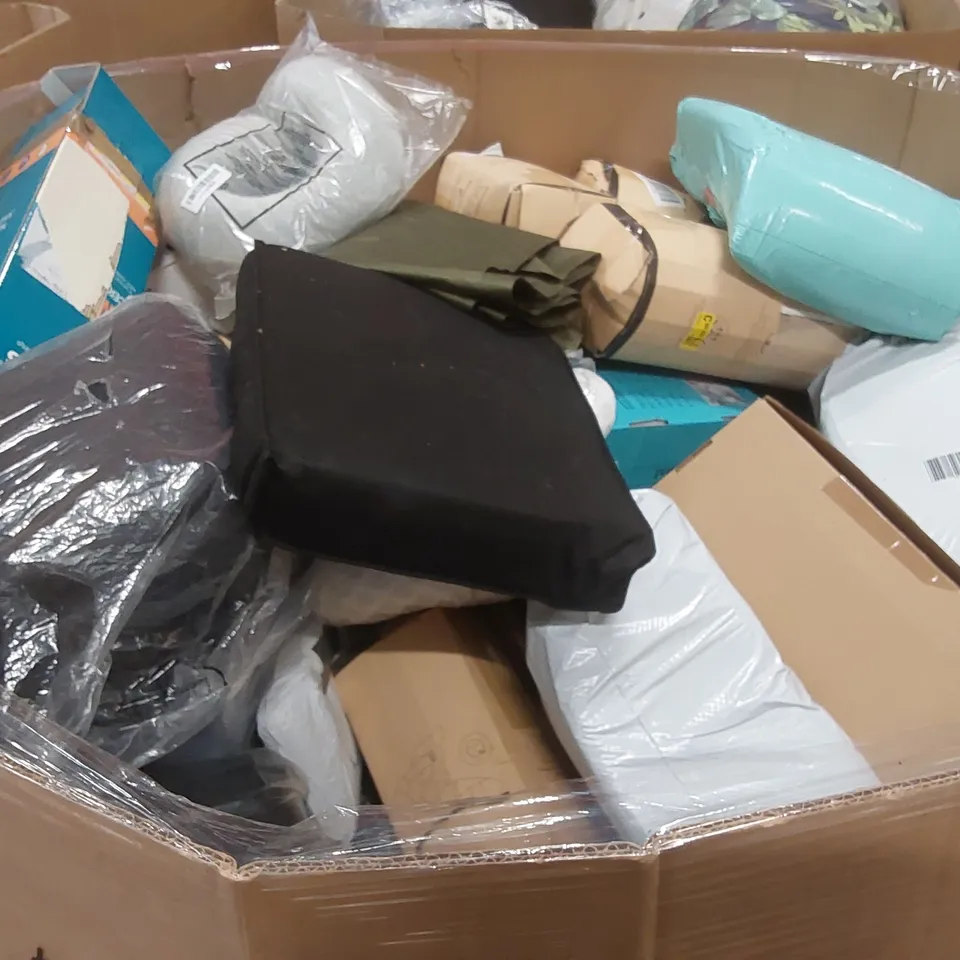 PALLET TO CONTAIN A LARGE ASSORTMENT OF PILLOWS, CUSHIONS AND RELATED PRODUCTS 