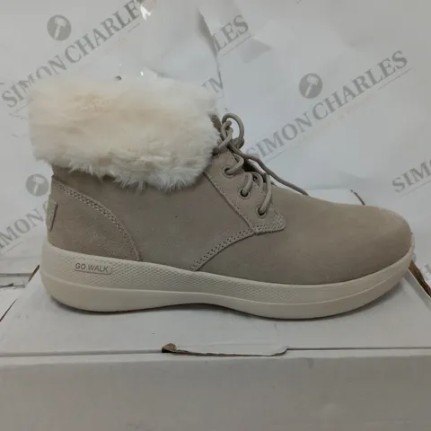 BOXED PAIR OF SKECHERS GO WALK SHOES IN TAUPE SIZE 3.5