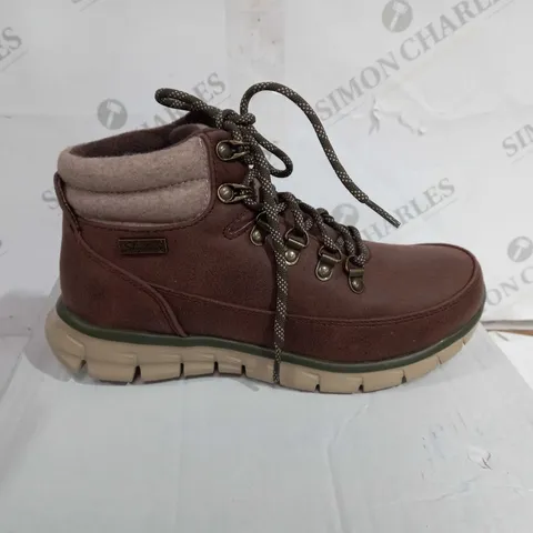BOXED SKECHERS SYNERGY WARM TECH BOOTS, BROWN - SIZE 3.5