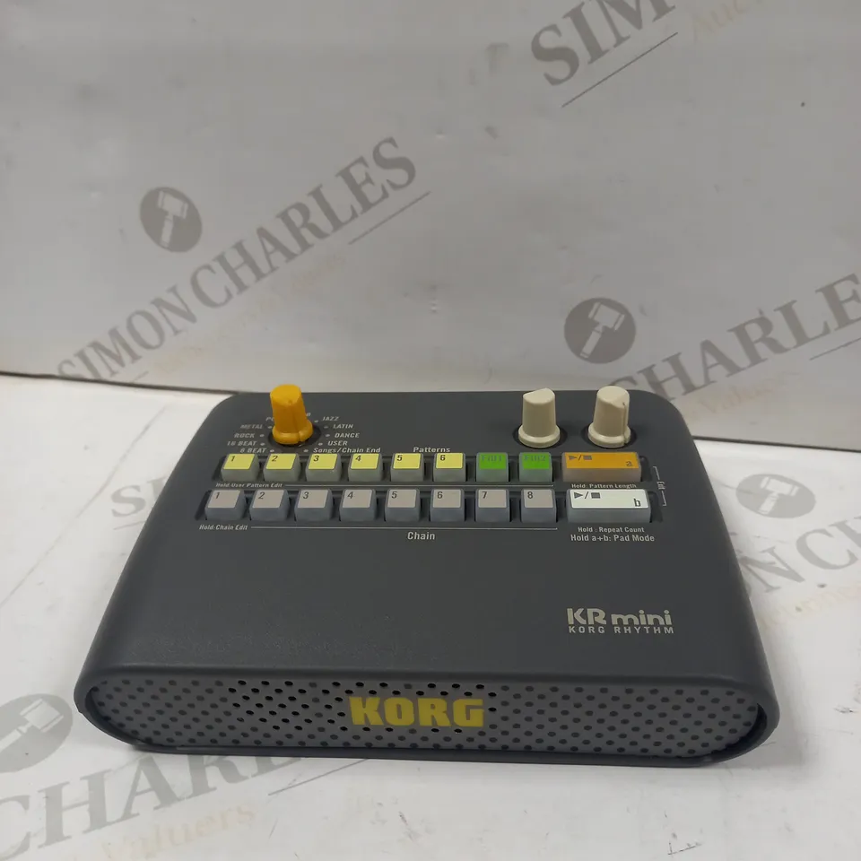 KORG KR MINI - COMPACT RHYTHM DRUM MACHINE