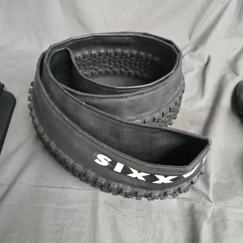 MAXXIS BLACK KNOBBLY MTB TYRE SIZE UNKNOW 