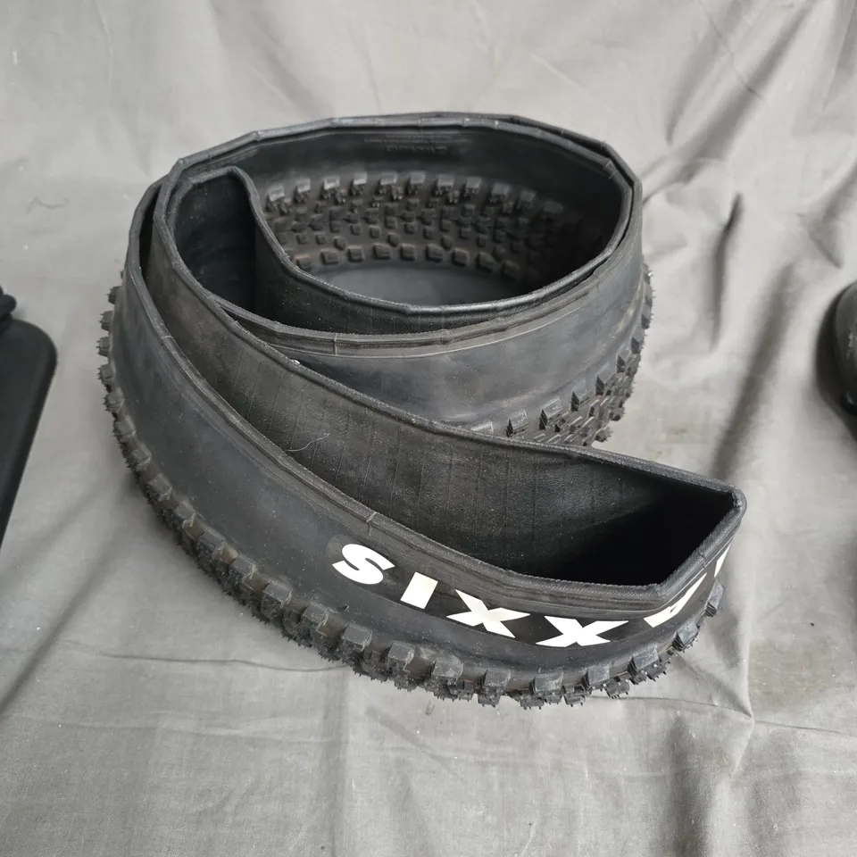 MAXXIS BLACK KNOBBLY MTB TYRE SIZE UNKNOW 