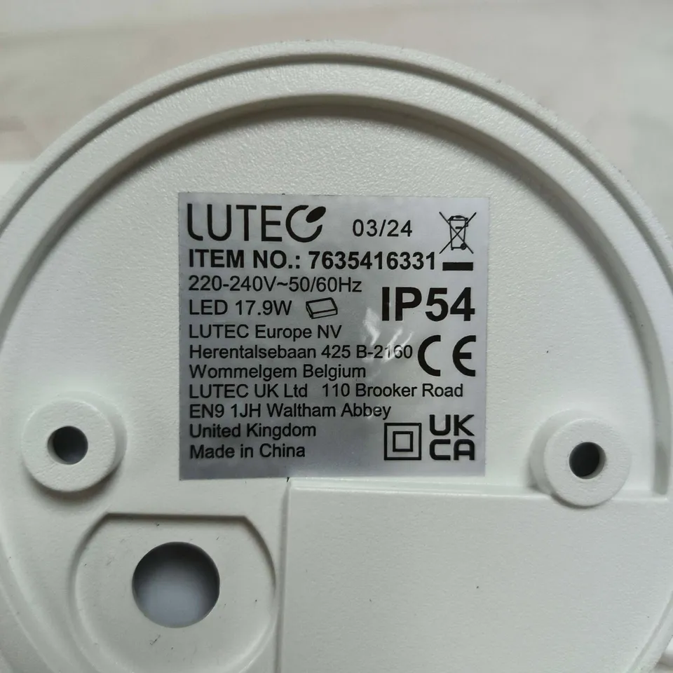 LUTEC LED CEILING LIGHT – TWIN ADJUSTABLE HEADS, IP54, 17.9W (ITEM NO. 7635416331)