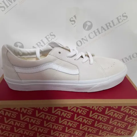 BOXED PAIR VANS SK8-LOW VAPORIUS GREY