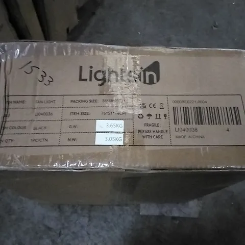 BOXED LIGHTS IN FAN LIGHT L1040036