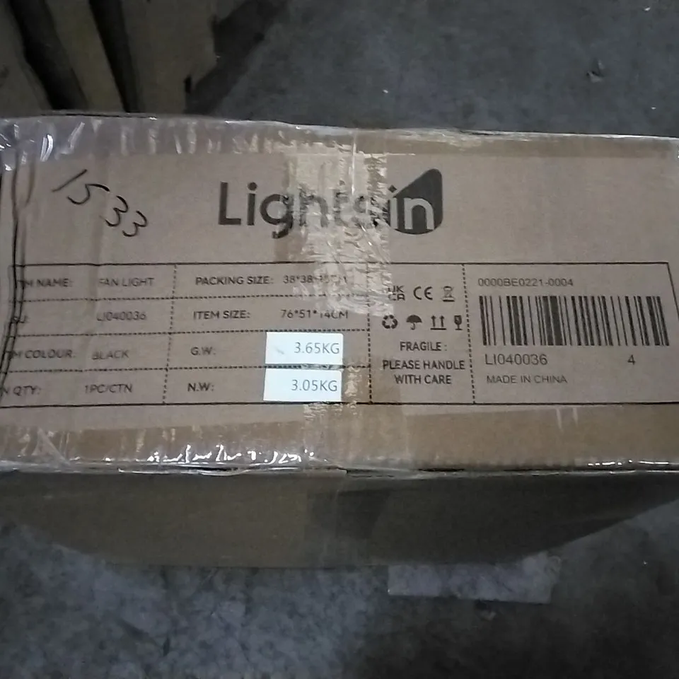 BOXED LIGHTS IN FAN LIGHT L1040036