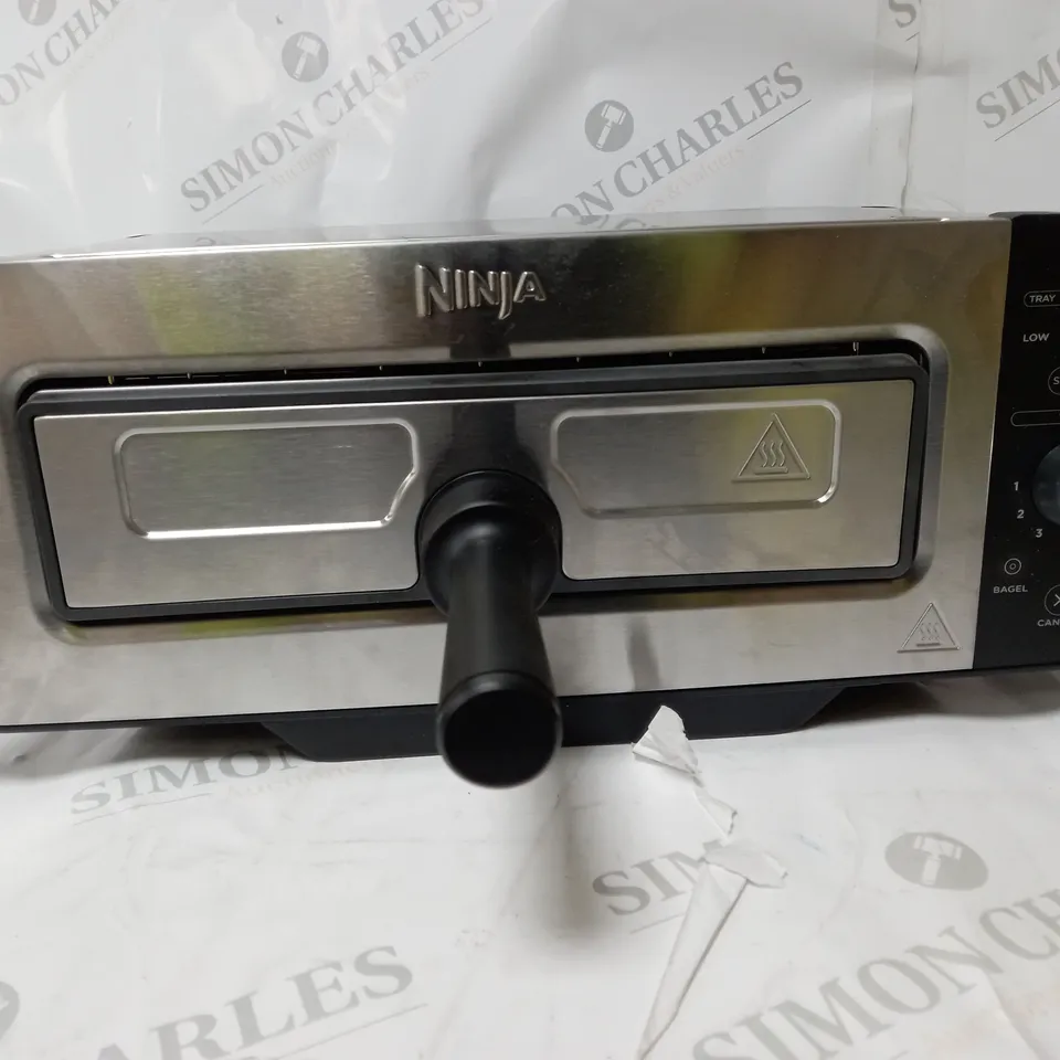 BOXED NINJA 2 IN 1 TOASTER & GRILL ST100UK