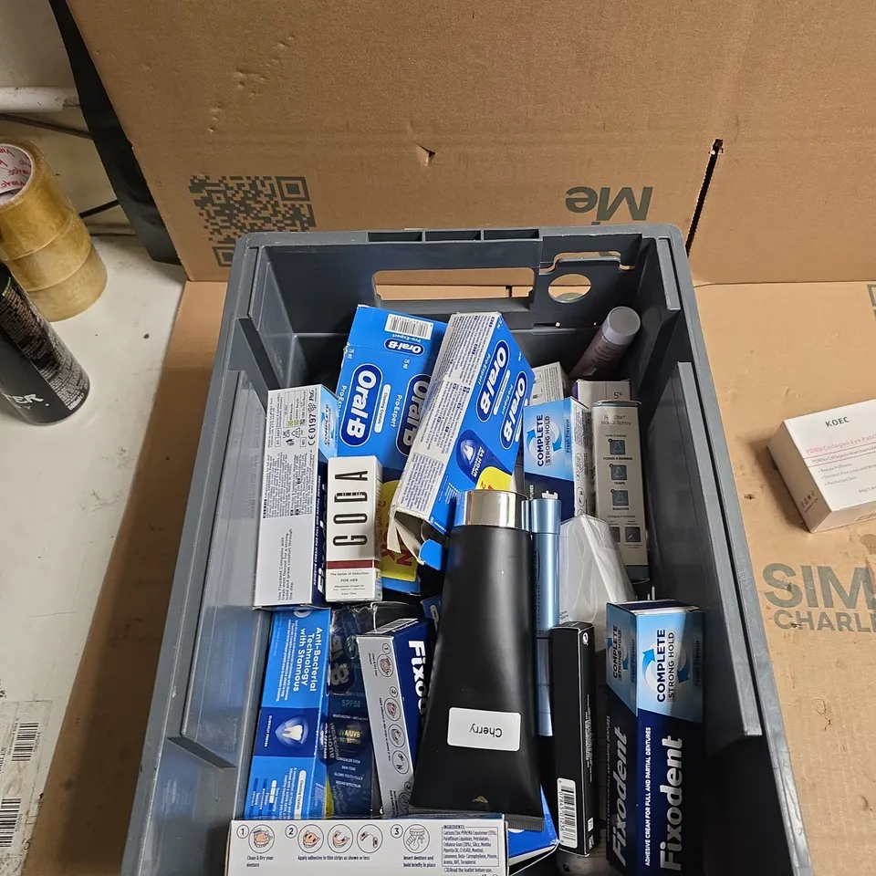 TOTE OF APPROXIMATELY 20 ASSORTED COSMETICS TO INCLUDE: PDRN COLLAGEN EYE PATCHES 