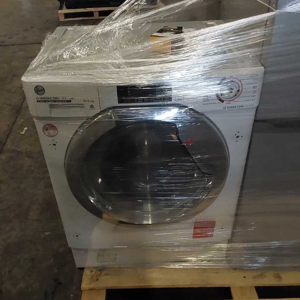 PALLET TO CONTAIN 2 ASSORTED KITCHEN APPLIANCES. INCLUDES RUSSELL HOBBS FRIDGE FREEZER & HOOVER H-WASH & DRY 300 LITE