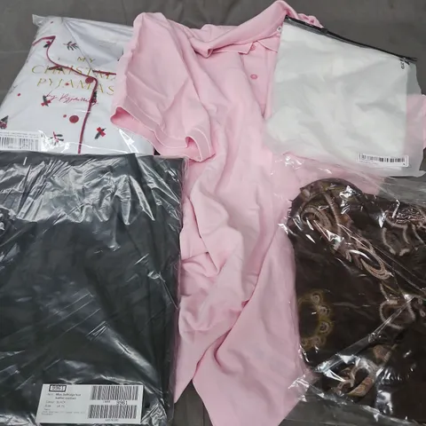 APPROXIMATELY 30 ASSORTED CLOTHING ITEMS IN VARIOUS SIZES, STYLES & COLOURS TO INCLUDE TOPS, PYJAMAS, TROUSERS, ETC - COLLECTION ONLY