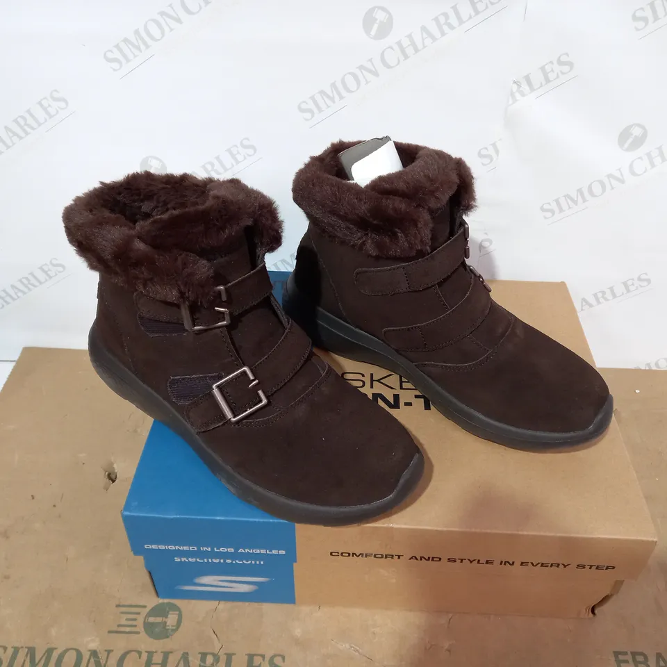 BOXED PAIR OF SKECHERS BROWN BOOTS- SIZE 7