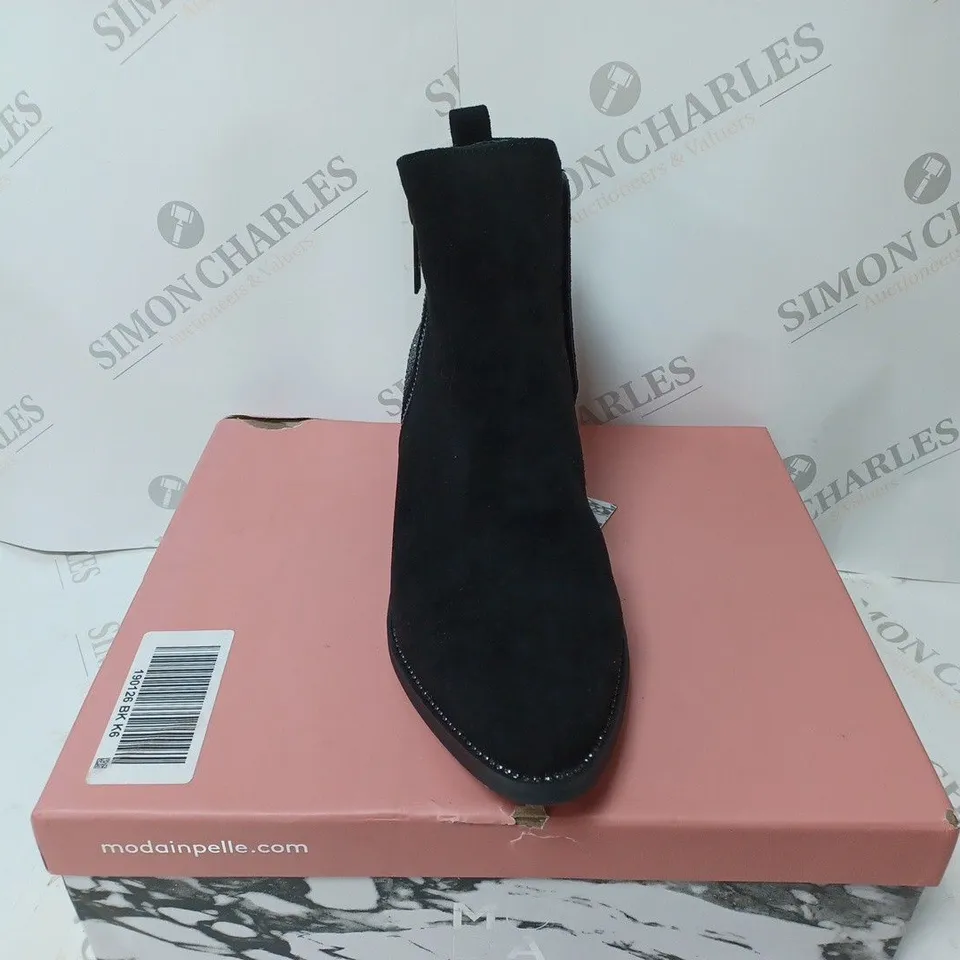 BOXED PAIR OF MODA IN PELLE KATREENA CRYSTAL ANKLE BOOTS, BLACK - SIZE 6