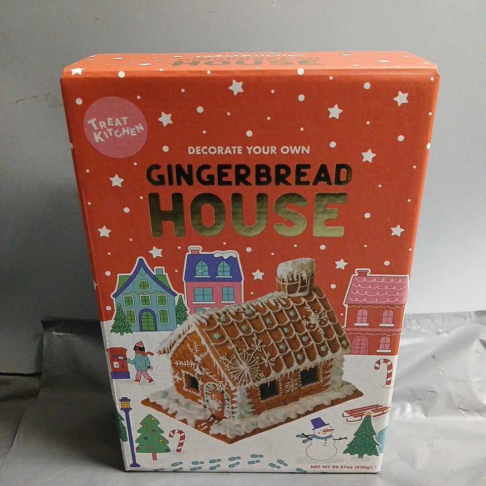 THE TREAT KITCHEN - GINGERBREAD HOUSE DECORATING KIT