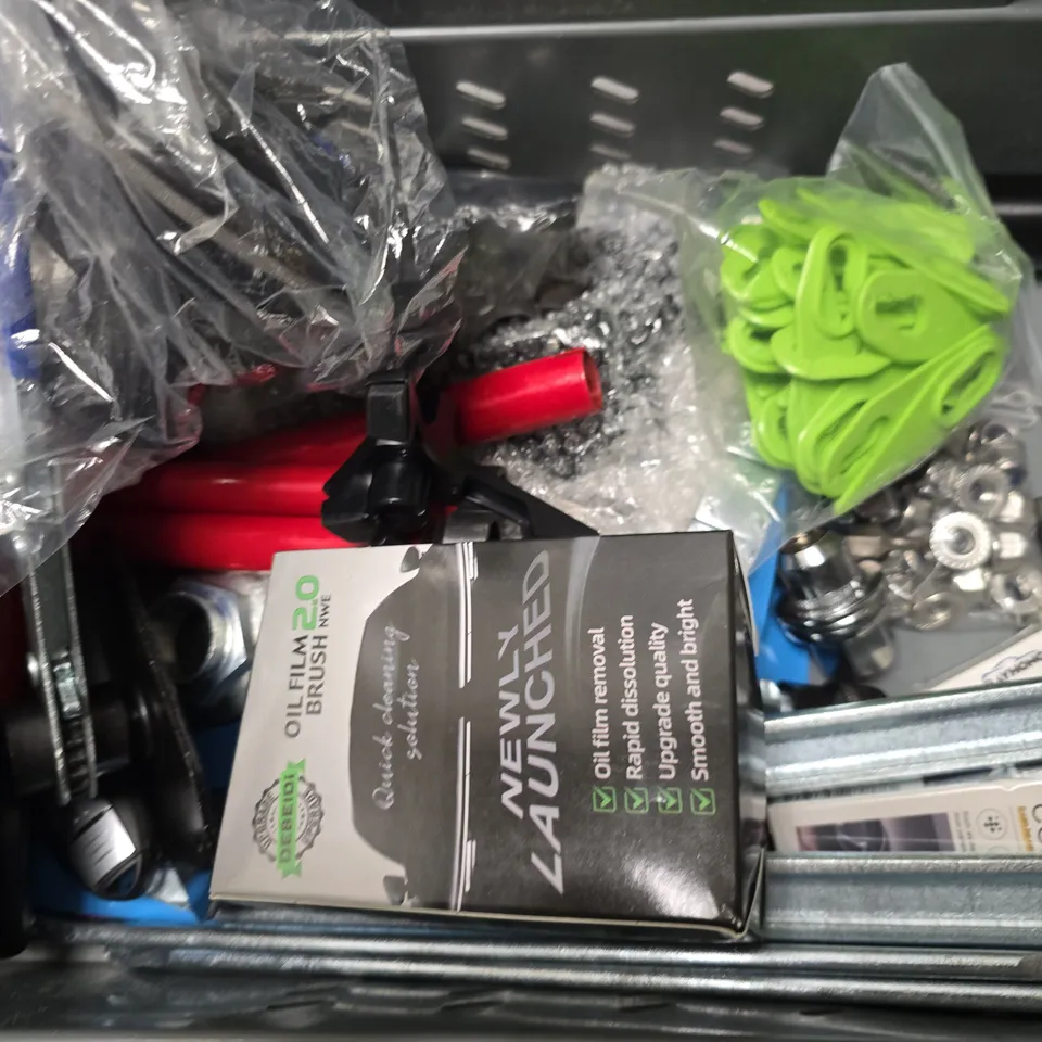 APPROXIMATELY 8 ASSORTED ITEMS TO INCLUDE - CRYSTAL COATING , VITTORIA COMPETITION LATEX INNER TUBE , OIL FILM 2.0 BRUSH ETC