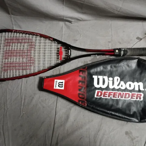 WILSON DEFENDER SQUASH RACKET IN BLACK/RED