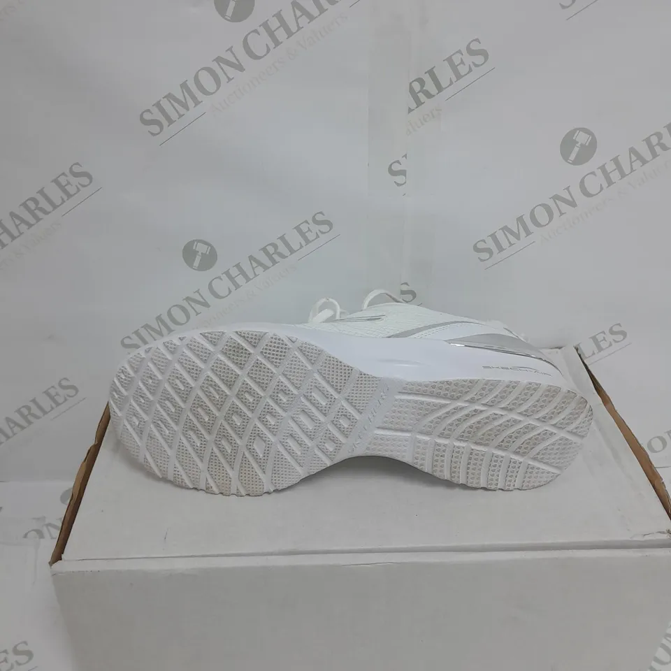 SKECHERS SKECH-AIR DYNAMIGHT METALLIC CLIP LACE UP TRAINER SIZE 6