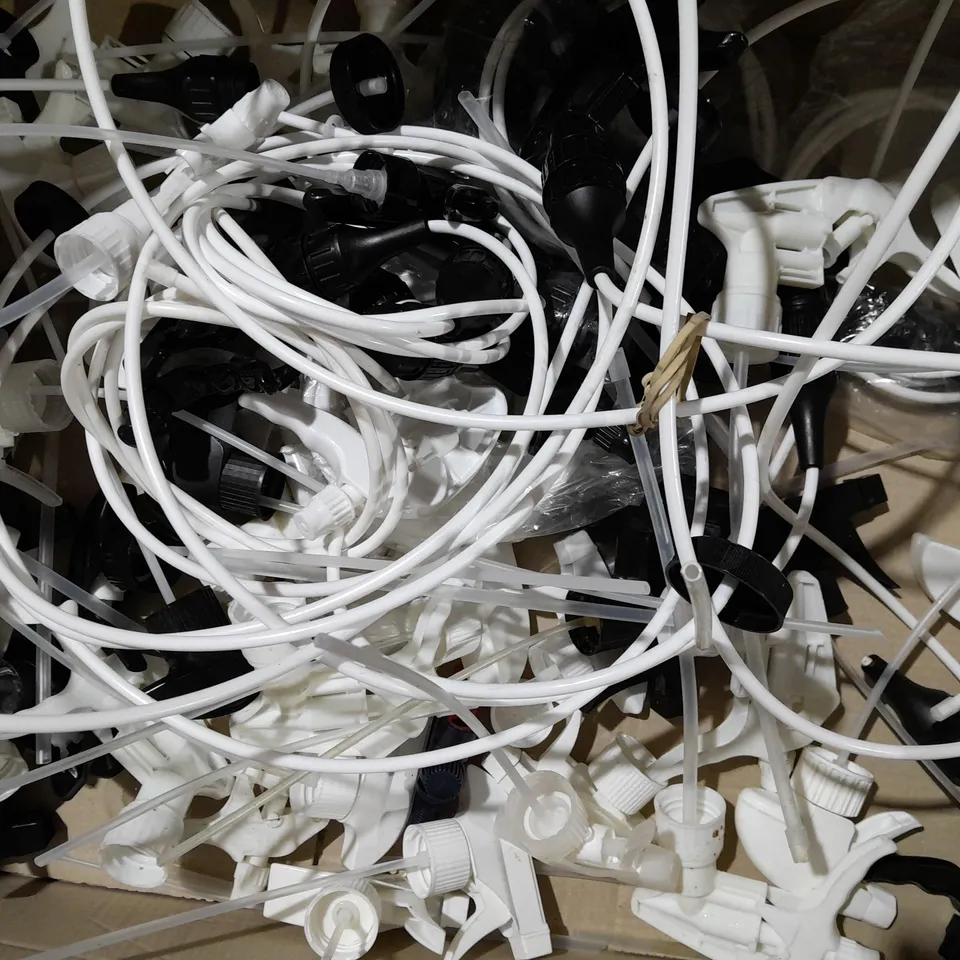 APPROXIMATELY 50 SPRAY BOTTLE TRIGGER IN ASSORTED SIZES 