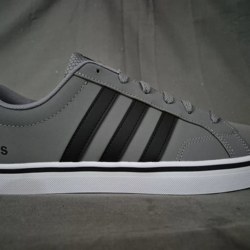 BOXED PAIR OF ADIDAS VS PACE 2.0 SHOES IN GREY/BLACK UK SIZE 9.5