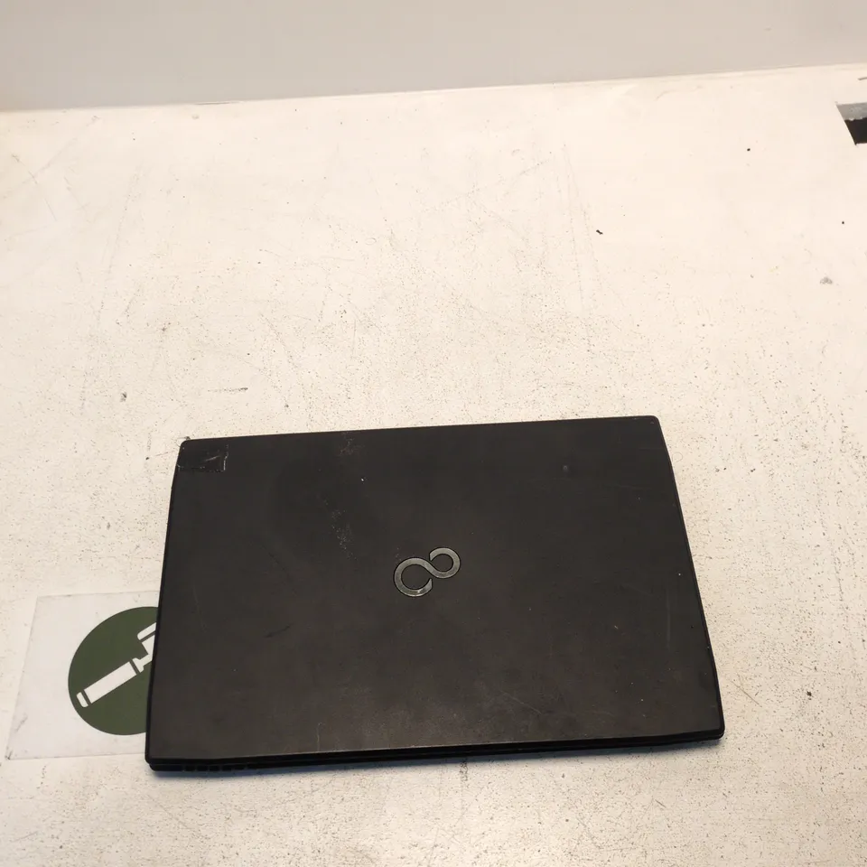 FUJITSU LIFEBOOK A514 LAPTOP - BLACK, UK KEYBOARD, WINDOWS 8 (FAULTY TOUCHPAD)