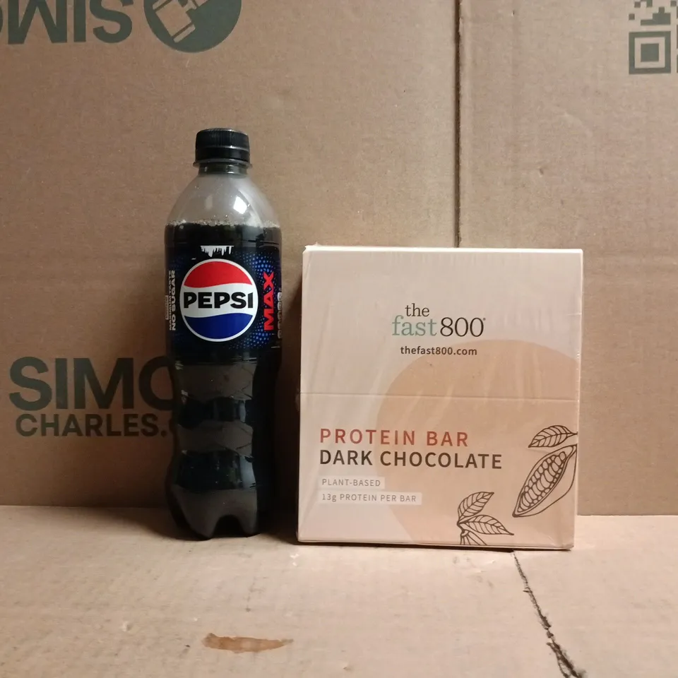 APPROXIMATELY 10 ASSORTED FOOD AND DRINK ITEMS TO INCLUDE THE FAST 800 DARK CHOCOLATE PROTEIN BARS, AND PEPSI MAX
