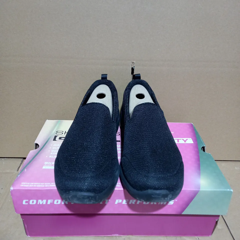 SKECHERS GO WALK BLACK TRAINERS - SIZE 6
