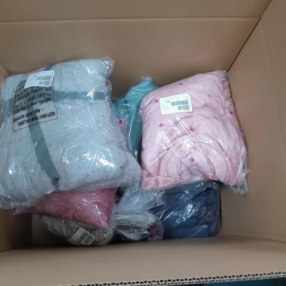 APPROXIMATELY 10 LADIES CLOTHING, SHOES AND HANDBAGS VARIOUS COLOURS, SIZES AND STYLES