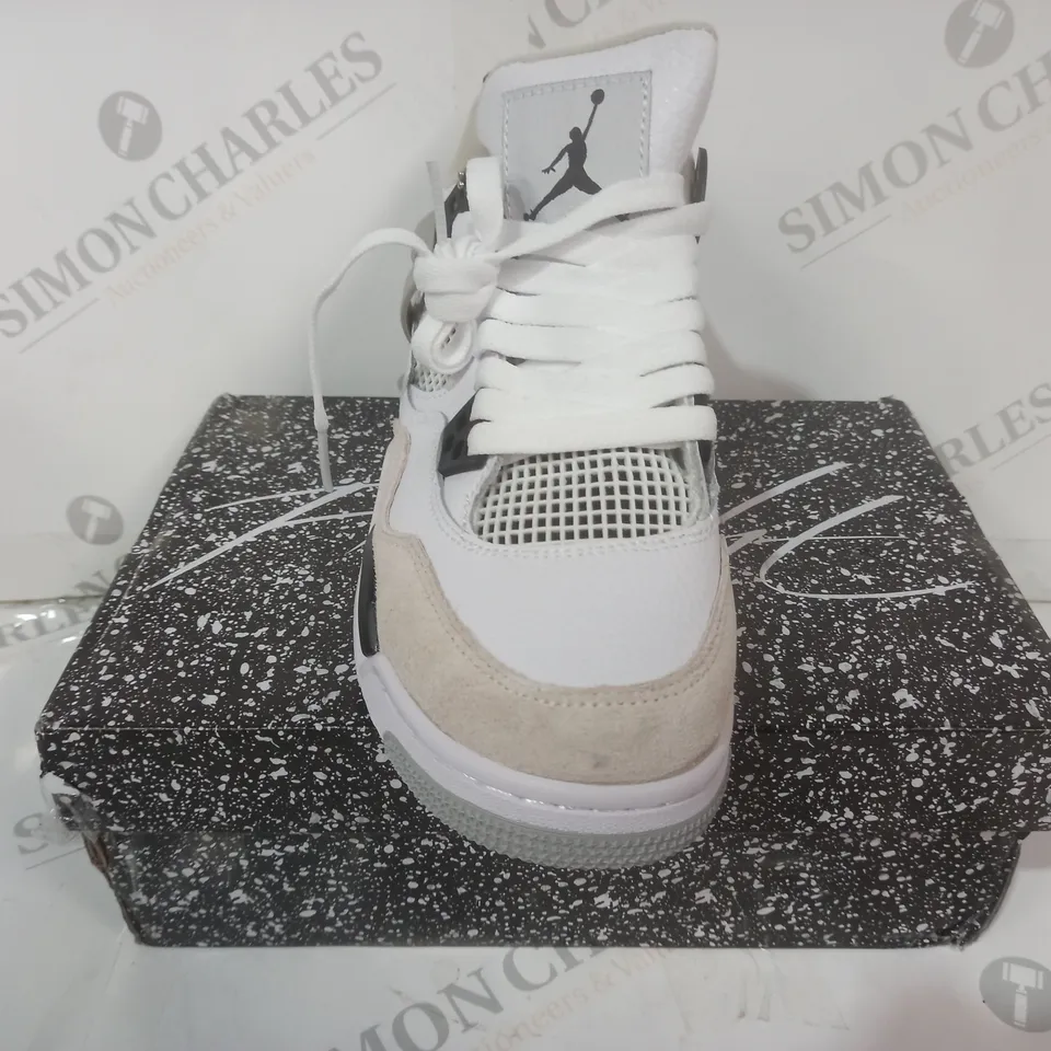 BOXED PAIR OF NIKE AIR JORDAN SHOES IN WHITE/BLACK UK SIZE 4.5