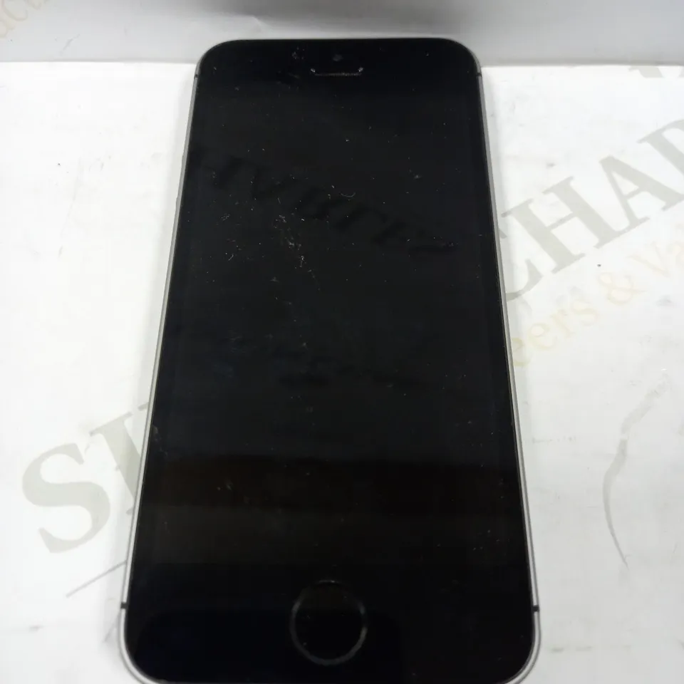 APPLE IPHONE SE (1ST GENERATION) - SILVER 