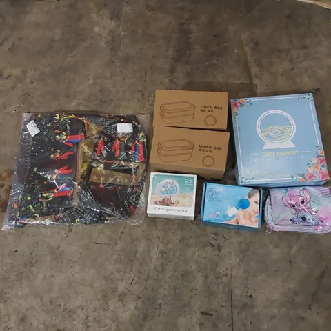 PALLET TO CONTAIN ASSORTED HOUSEHOLD ITEMS AND CONSUMER PRODUCTS. INCLUDING BAG, LUNCH BOXES, ART LED LAMP ETC