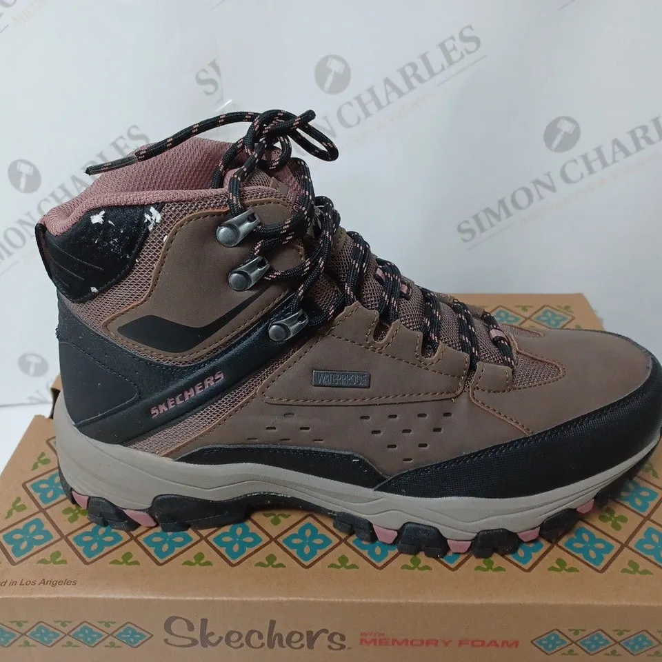 BOXED PAIR OF SKECHERS HIKING BOOTS IN CHOCOLATE - SIZE 8